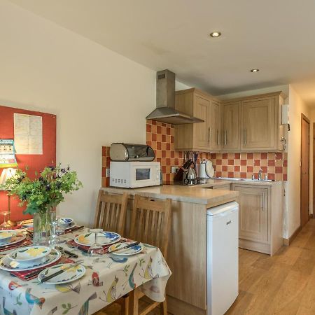 The Schoolhouse Bakehouse Apartment Бишъпс Касъл Екстериор снимка