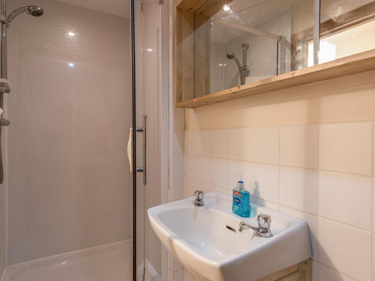 The Schoolhouse Bakehouse Apartment Бишъпс Касъл Екстериор снимка