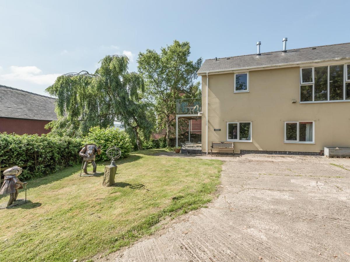 The Schoolhouse Bakehouse Apartment Бишъпс Касъл Екстериор снимка
